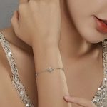 Ezüst karkötő pillangókkal