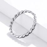 Ezüst gyűrű fonatos struktúrával, 8 