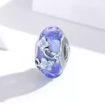 Ezüst charm, kék virág