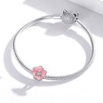 Ezüst charm rózsaszín virággal