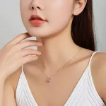 Ezüst nyaklánc kristályos szívvel