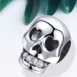 Ezüst charm, koponya