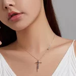 Ezüst nyaklánc kereszttel, faith felirattal