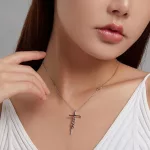 Ezüst nyaklánc kereszttel, faith felirattal