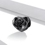 Ezüst charm, fekete rózsa