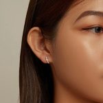 Ezüst karikafülbevaló, fehér-rózsaszín