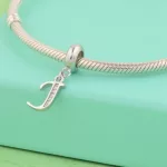 Ezüst charm, J betű