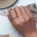 Ezüst női gyűrű kék cirkóniumkristállyal, 8