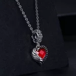 Ezüst charm, szárnyas szív