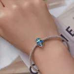 Ezüst charm, földönkívüli