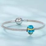 Ezüst charm, földönkívüli