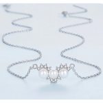 Ezüst nyaklánc gyöngyös medállal