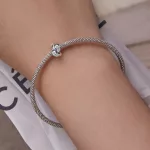 Ezüst charm, babatalp