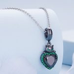 Ezüst charm, fekete macska