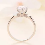 Ezüst eljegyzési gyűrű moissanit kristállyal, 9
