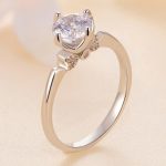 Ezüst eljegyzési gyűrű moissanit kristállyal, 6