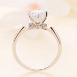 Ezüst eljegyzési gyűrű moissanit kristállyal, 6