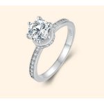 Ezüst gyűrű moissanit kristállyal, 6