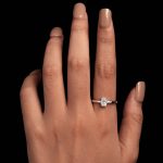 Ezüst gyűrű moissanit kristállyal, 9