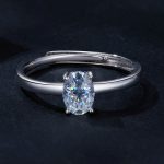 Ezüst gyűrű moissanit kristállyal, 9