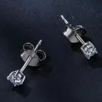 Ezüst fülbevaló moissanite kővel