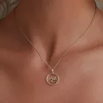 Ezüst nyaklánc, hegy medállal