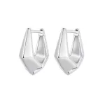 Ezüst fülbevaló, punk stílus