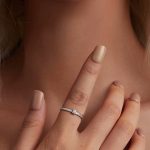 Ezüst gyűrű moissanitkristállyal, 6-os méret