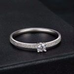 Ezüst gyűrű moissanitkristállyal, 6-os méret