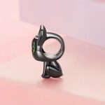 Ezüst charm, fekete macska