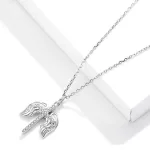 Ezüst nyaklánc, szárnyas kereszttel