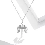 Ezüst nyaklánc, szárnyas kereszttel