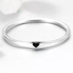 Ezüst gyűrű fekete szívvel, 8