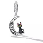 Ezüst charm, macska Holddal