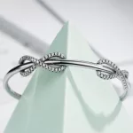 Elegáns köves karperec, Swarovski köves