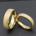 Férfi karikagyűrű, nemesacél, aranyszínű, 8