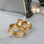 Férfi karikagyűrű hullámvonallal, nemesacél, arany, 9