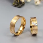 Férfi karikagyűrű hullámvonallal, nemesacél, arany, 10