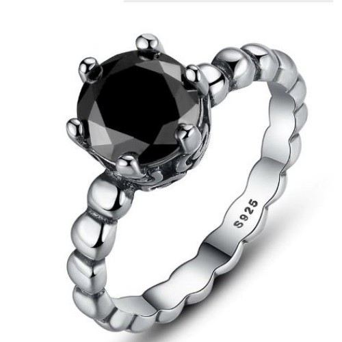 Ezüst gyűrű fekete kristállyal, 7-es méret