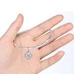 Ezüst lóhere charm cirkonkövekkel, fehér 