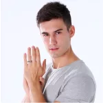 Nemesacél férfi karikagyűrű szívmotívummal, 9
