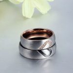 Nemesacél férfi karikagyűrű szívmotívummal, 12