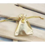 Kézzel készített arany színű zsinóros ékszerzsák 9x12 cm