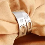 Női karikagyűrű lábnyommal, nemesacél, ezüst színű, 8 