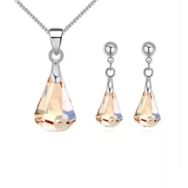   Vízcsepp formájú ékszerszett Swarovski kristállyal díszített, GSHA