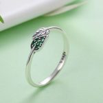 Ezüst gyűrű levél motívummal, 8