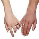 Női karikagyűrű ezüst csíkkal, nemesacél, arany színű, 8 