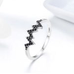 Ezüst gyűrű EKG-motívummal, 8