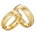 Férfi karikagyűrű, titánacél, aranyszínű, 9