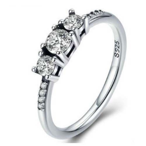 Ezüst gyűrű három kristállyal, 7-es méret